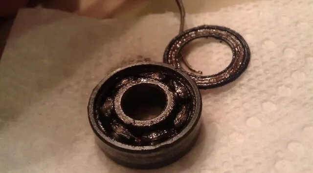 Течёт бак из-за износа узла подшипников Течёт бак из-за износа узла подшипников