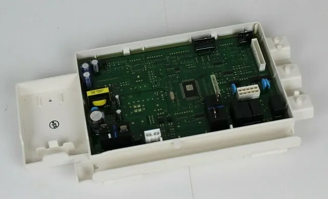 Повреждена цепь питания на модуле управления Повреждена цепь питания на модуле управления