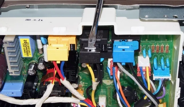 Замене реле датчика уровня воды в стиральной машине Замене реле датчика уровня воды в стиральной машине