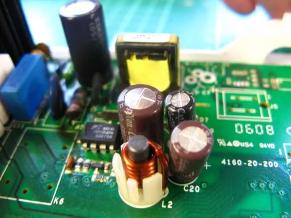 Реле нагрева на плате управления стиралки Реле нагрева на плате управления стиралки