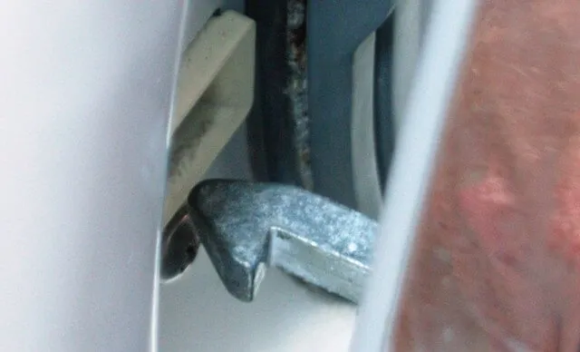 сломана ручка в стиральной машине AEG сломана ручка в стиральной машине AEG